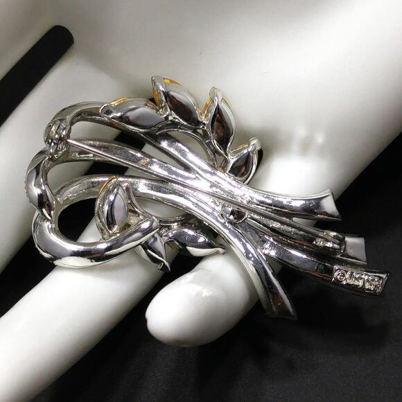 Vintage Lisner Clear Rhinestone Floral Ribbon Brooch, Rhodium Plated, 1960s - Picture 4 of 10